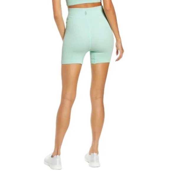 NWT Free People Movement Size M - Picture 3 of 3